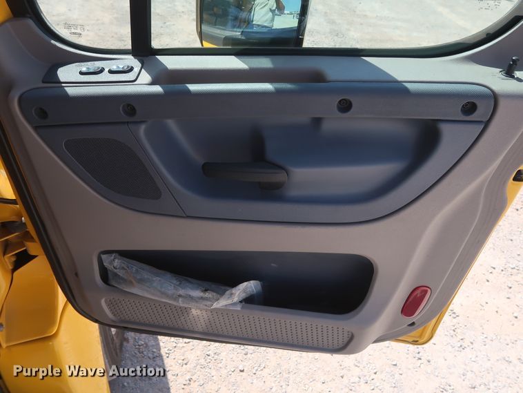 image for item HA9133 2015 Freightliner Cascadia 125  semi truck