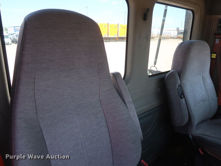 image for item HA9133 2015 Freightliner Cascadia 125  semi truck