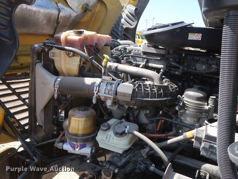 image for item HA9133 2015 Freightliner Cascadia 125  semi truck