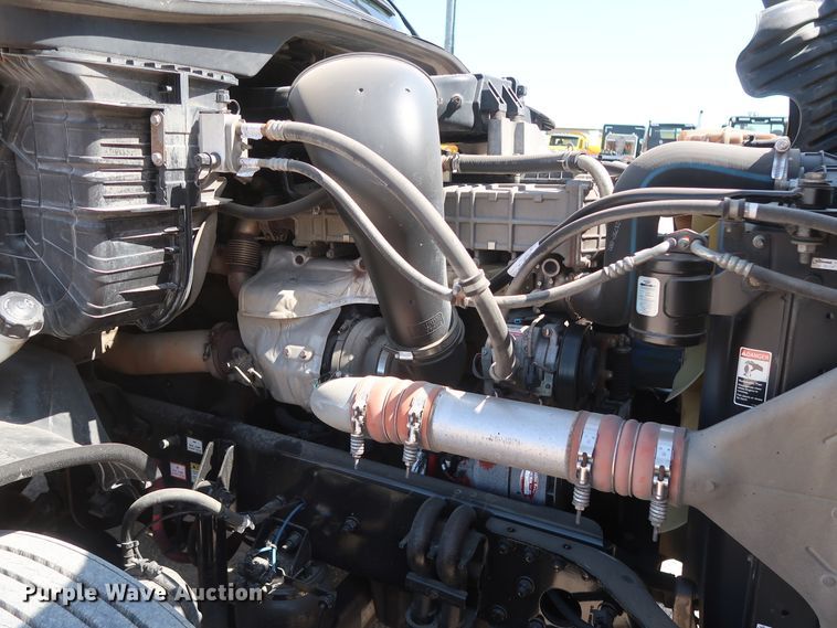 image for item HA9133 2015 Freightliner Cascadia 125  semi truck