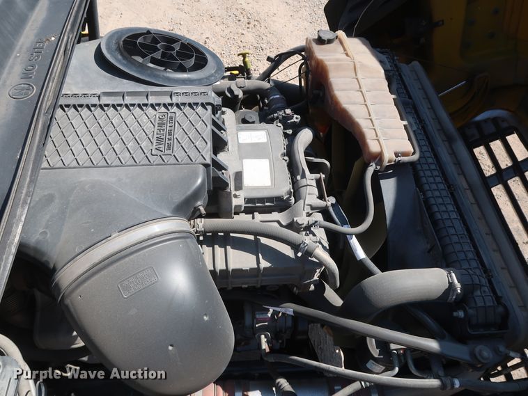 image for item HA9133 2015 Freightliner Cascadia 125  semi truck