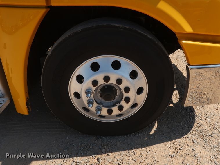 image for item HA9133 2015 Freightliner Cascadia 125  semi truck