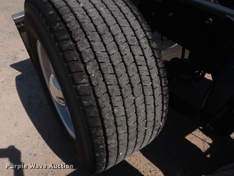 image for item HA9133 2015 Freightliner Cascadia 125  semi truck