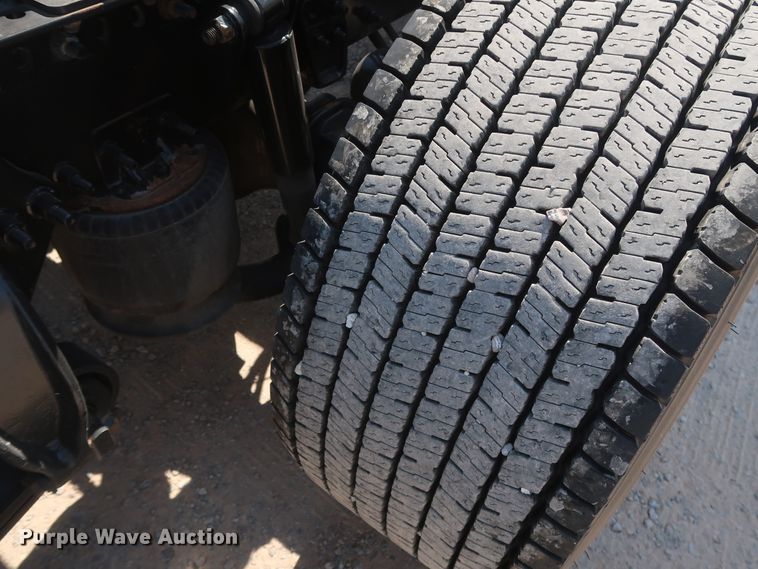 image for item HA9133 2015 Freightliner Cascadia 125  semi truck