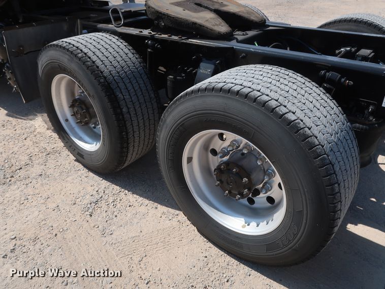 image for item HA9133 2015 Freightliner Cascadia 125  semi truck