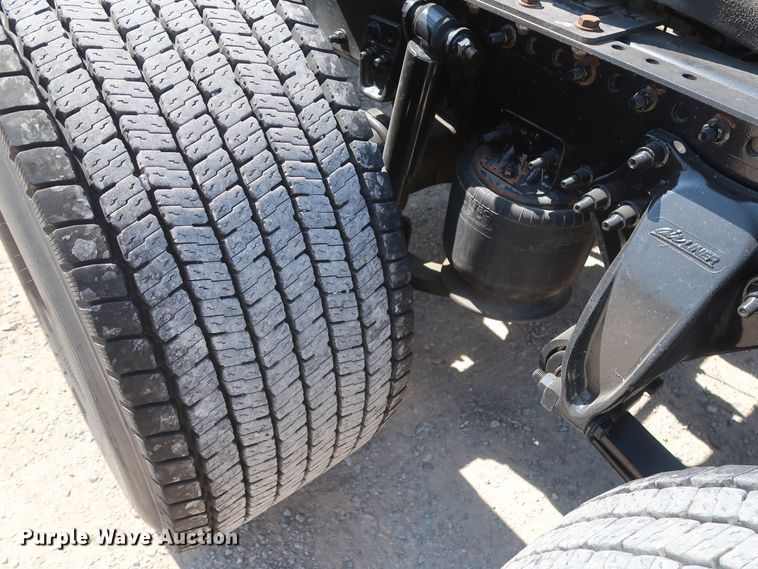 image for item HA9133 2015 Freightliner Cascadia 125  semi truck