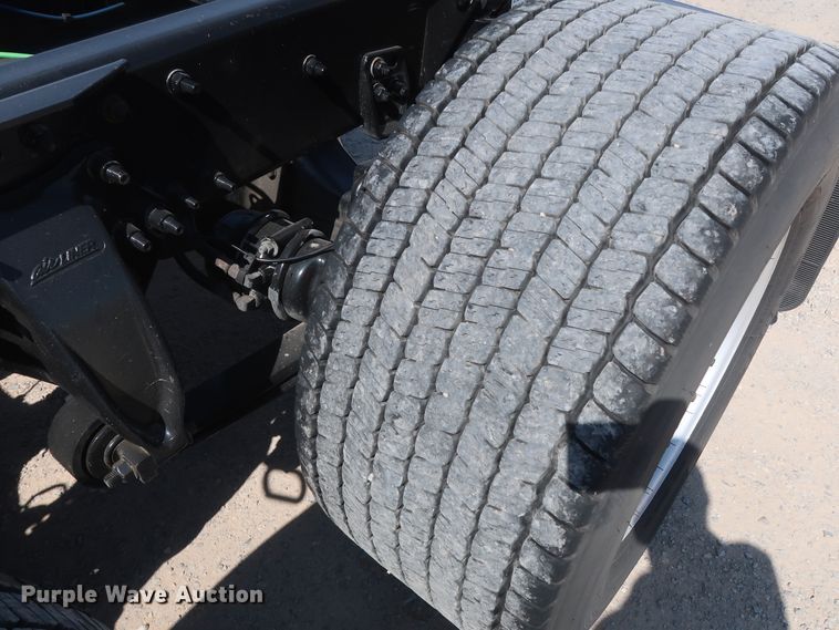 image for item HA9133 2015 Freightliner Cascadia 125  semi truck