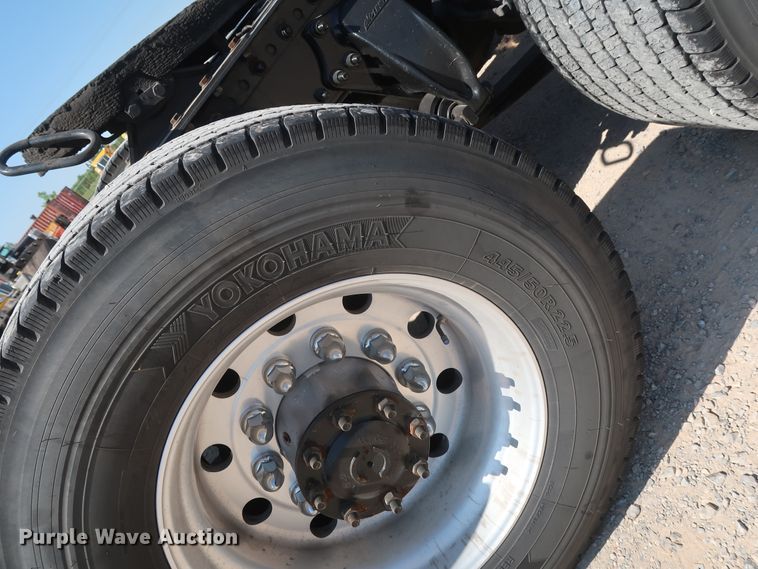 image for item HA9133 2015 Freightliner Cascadia 125  semi truck