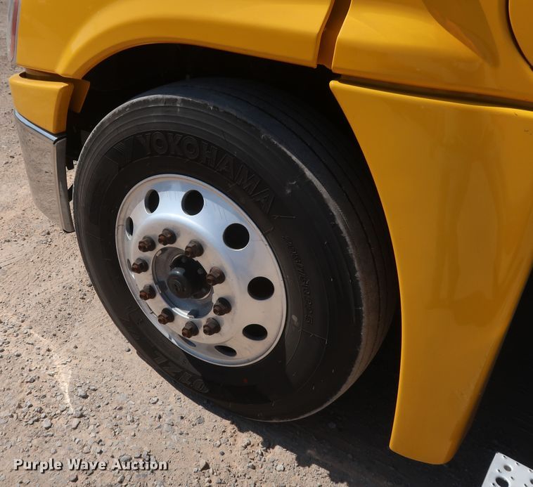 image for item HA9133 2015 Freightliner Cascadia 125  semi truck