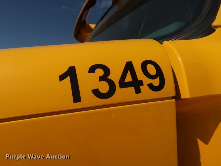 image for item HA9133 2015 Freightliner Cascadia 125  semi truck