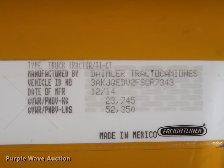 image for item HA9133 2015 Freightliner Cascadia 125  semi truck