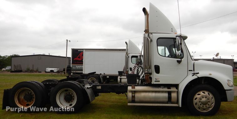 image for item HA9168 2007 Freightliner Business Class M2  semi truck