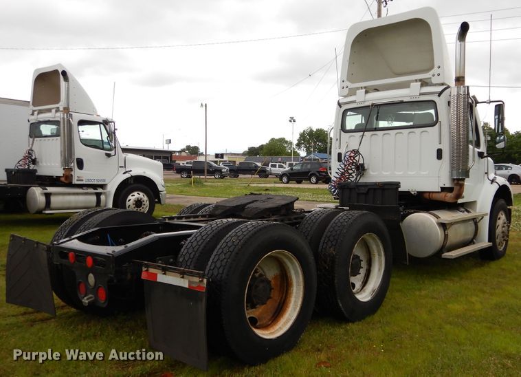 image for item HA9168 2007 Freightliner Business Class M2  semi truck