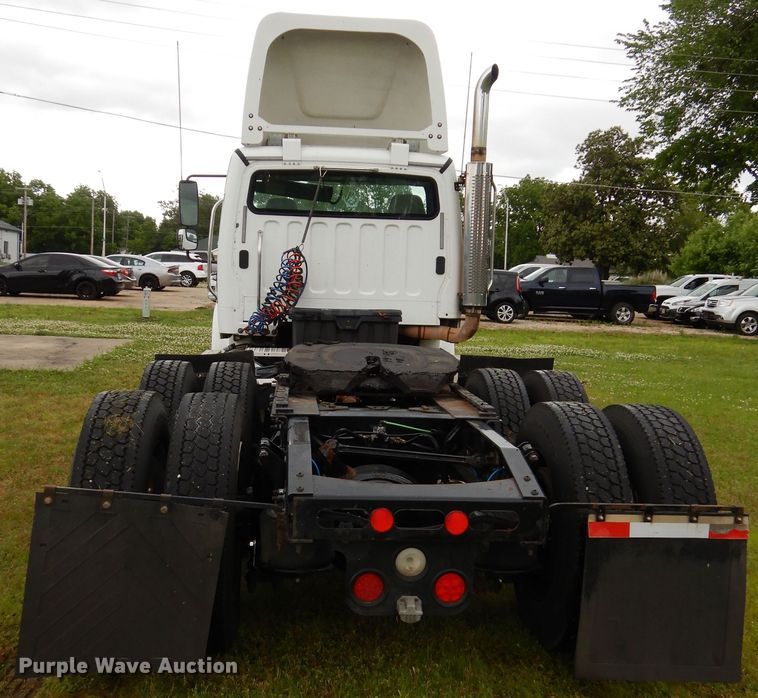 image for item HA9168 2007 Freightliner Business Class M2  semi truck