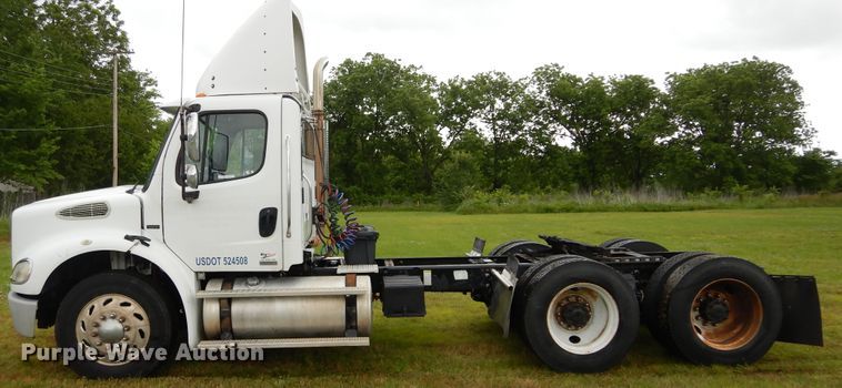 image for item HA9168 2007 Freightliner Business Class M2  semi truck