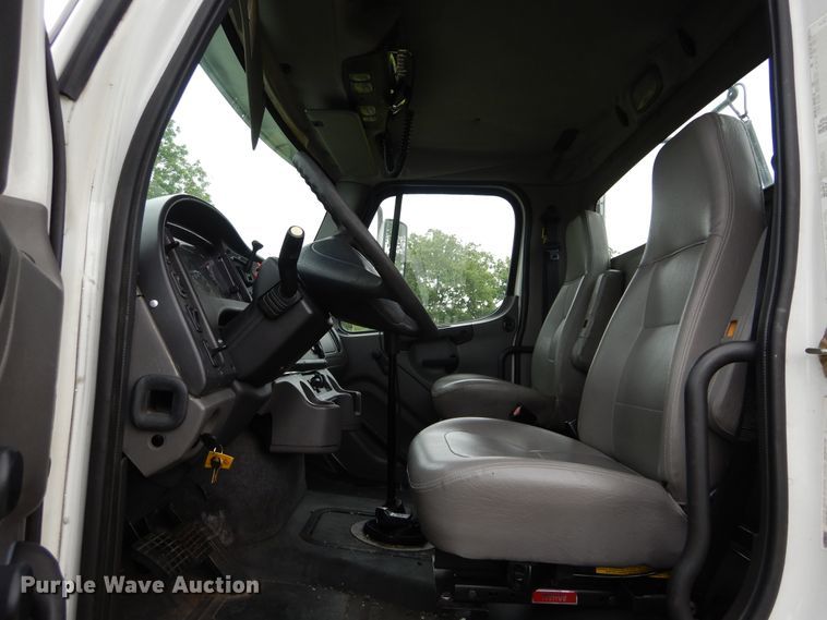 image for item HA9168 2007 Freightliner Business Class M2  semi truck