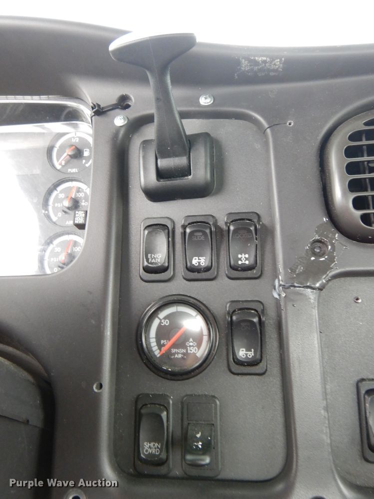 image for item HA9168 2007 Freightliner Business Class M2  semi truck