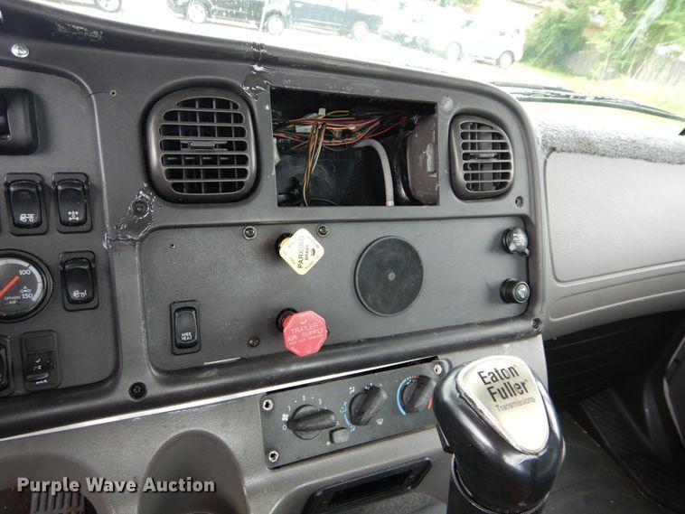 image for item HA9168 2007 Freightliner Business Class M2  semi truck