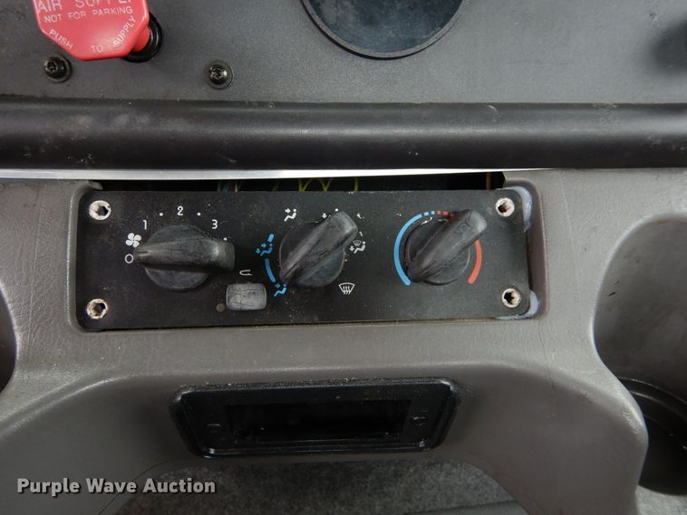 image for item HA9168 2007 Freightliner Business Class M2  semi truck