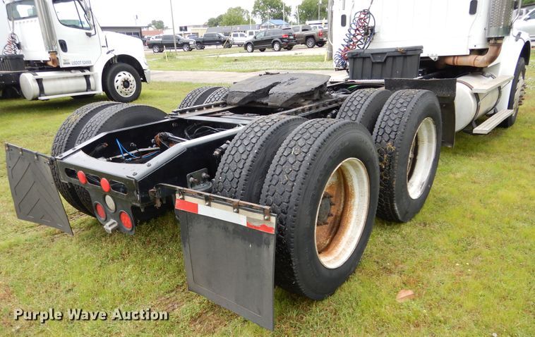 image for item HA9168 2007 Freightliner Business Class M2  semi truck