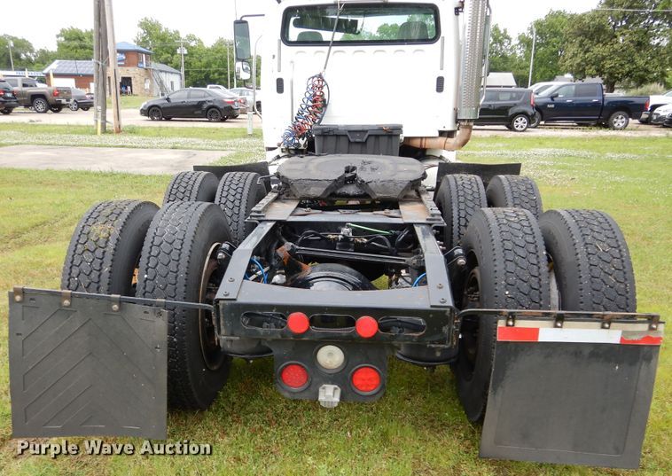 image for item HA9168 2007 Freightliner Business Class M2  semi truck