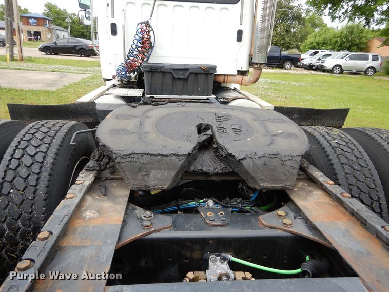 image for item HA9168 2007 Freightliner Business Class M2  semi truck