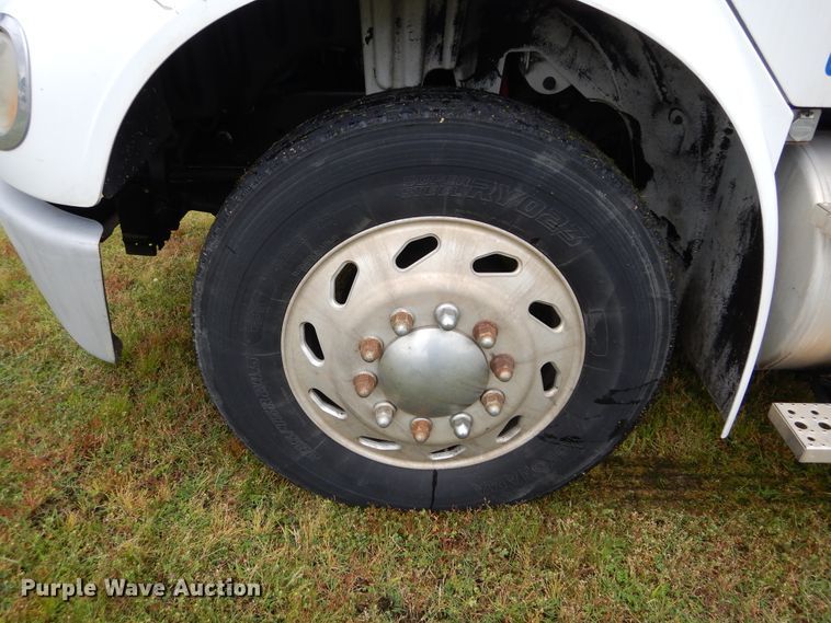 image for item HA9168 2007 Freightliner Business Class M2  semi truck