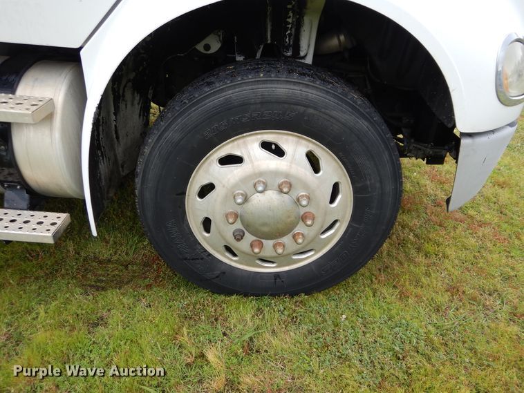 image for item HA9168 2007 Freightliner Business Class M2  semi truck