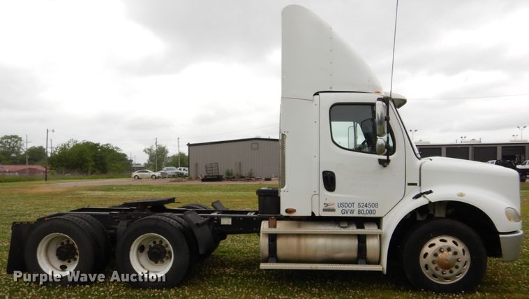 image for item HA9169 2005 Freightliner Business Class M2  semi truck