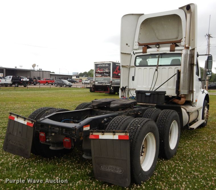 image for item HA9169 2005 Freightliner Business Class M2  semi truck