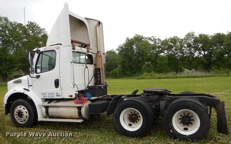 image for item HA9169 2005 Freightliner Business Class M2  semi truck