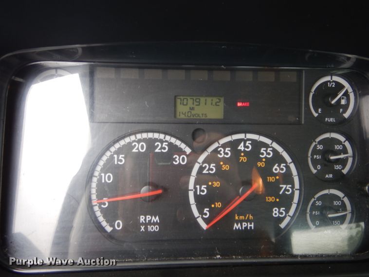 image for item HA9169 2005 Freightliner Business Class M2  semi truck