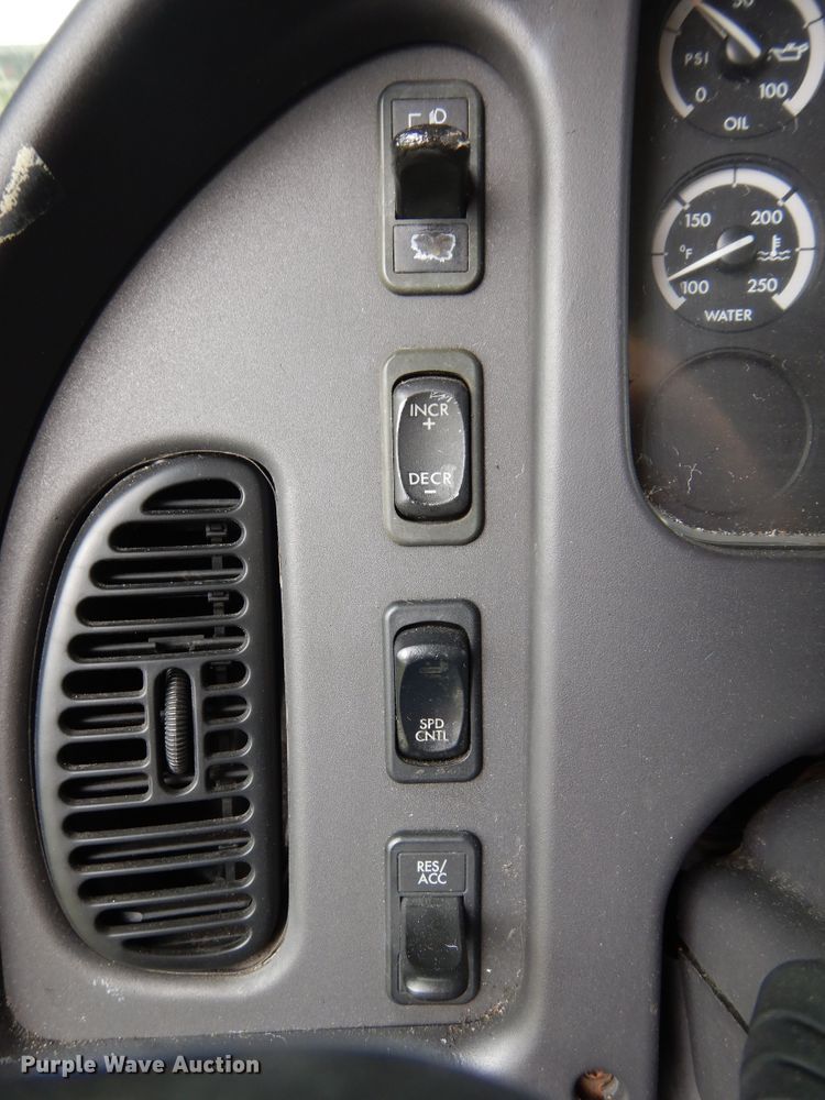 image for item HA9169 2005 Freightliner Business Class M2  semi truck