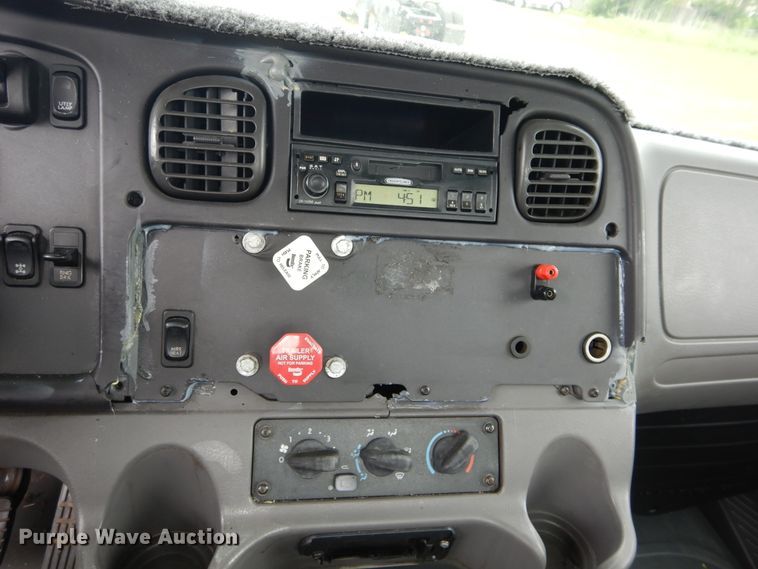 image for item HA9169 2005 Freightliner Business Class M2  semi truck