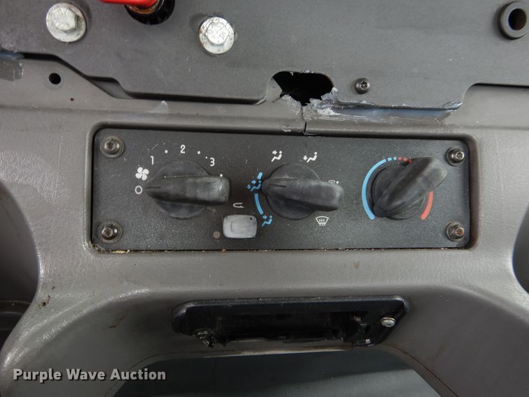 image for item HA9169 2005 Freightliner Business Class M2  semi truck