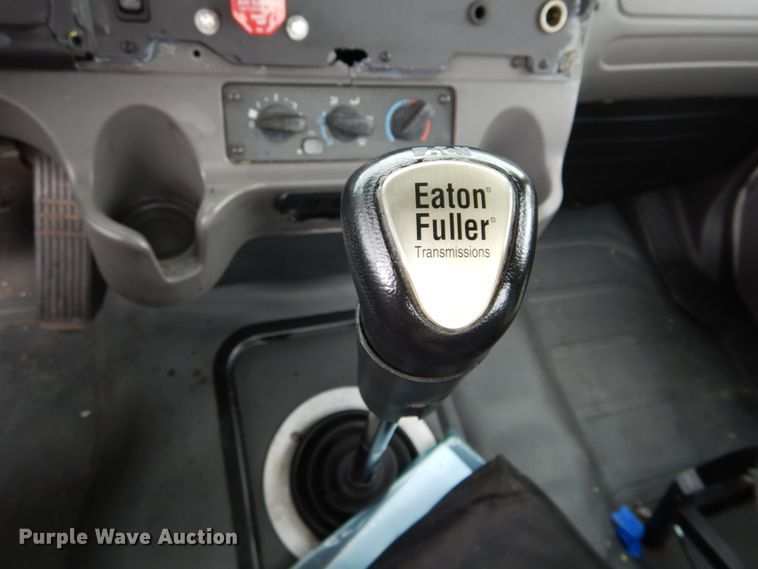 image for item HA9169 2005 Freightliner Business Class M2  semi truck