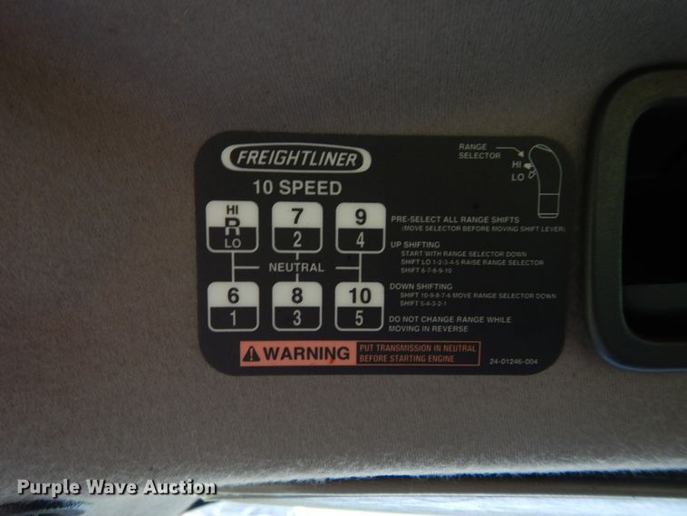 image for item HA9169 2005 Freightliner Business Class M2  semi truck