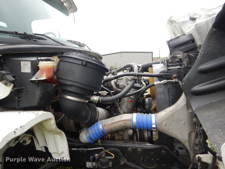 image for item HA9169 2005 Freightliner Business Class M2  semi truck