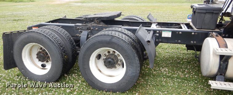 image for item HA9169 2005 Freightliner Business Class M2  semi truck