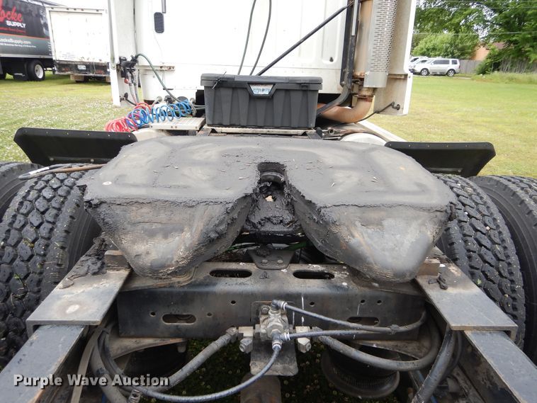 image for item HA9169 2005 Freightliner Business Class M2  semi truck