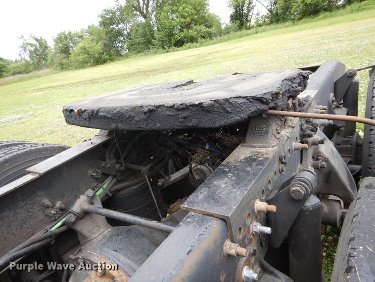 image for item HA9169 2005 Freightliner Business Class M2  semi truck