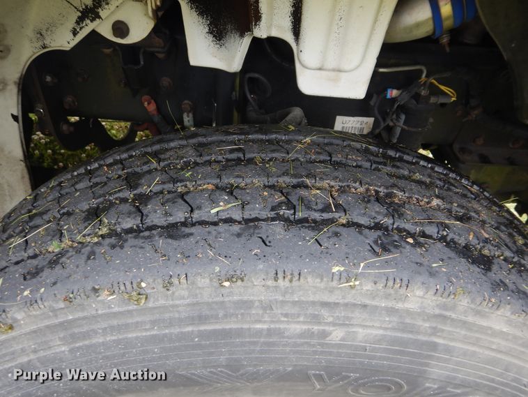 image for item HA9169 2005 Freightliner Business Class M2  semi truck