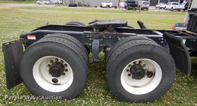 image for item HA9169 2005 Freightliner Business Class M2  semi truck