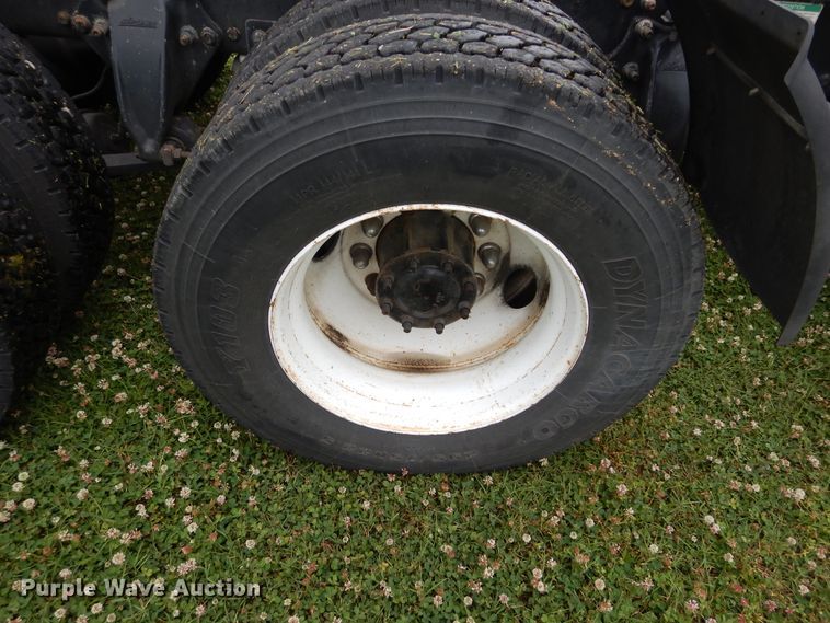 image for item HA9169 2005 Freightliner Business Class M2  semi truck