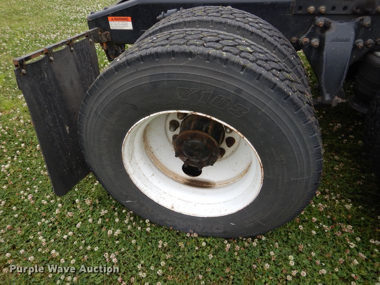 image for item HA9169 2005 Freightliner Business Class M2  semi truck