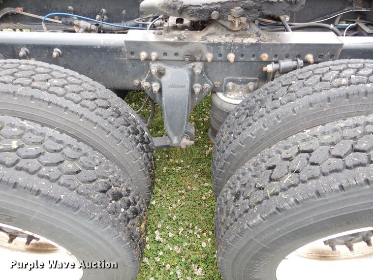 image for item HA9169 2005 Freightliner Business Class M2  semi truck