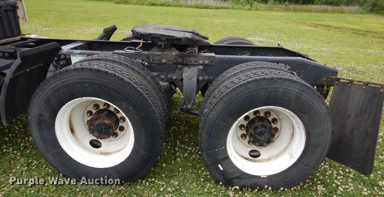 image for item HA9169 2005 Freightliner Business Class M2  semi truck