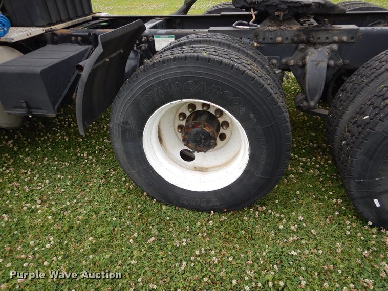 image for item HA9169 2005 Freightliner Business Class M2  semi truck