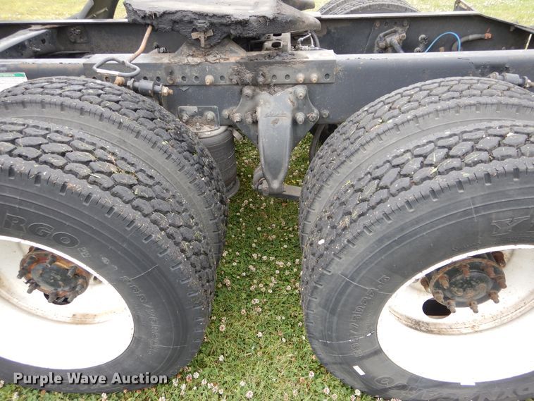 image for item HA9169 2005 Freightliner Business Class M2  semi truck