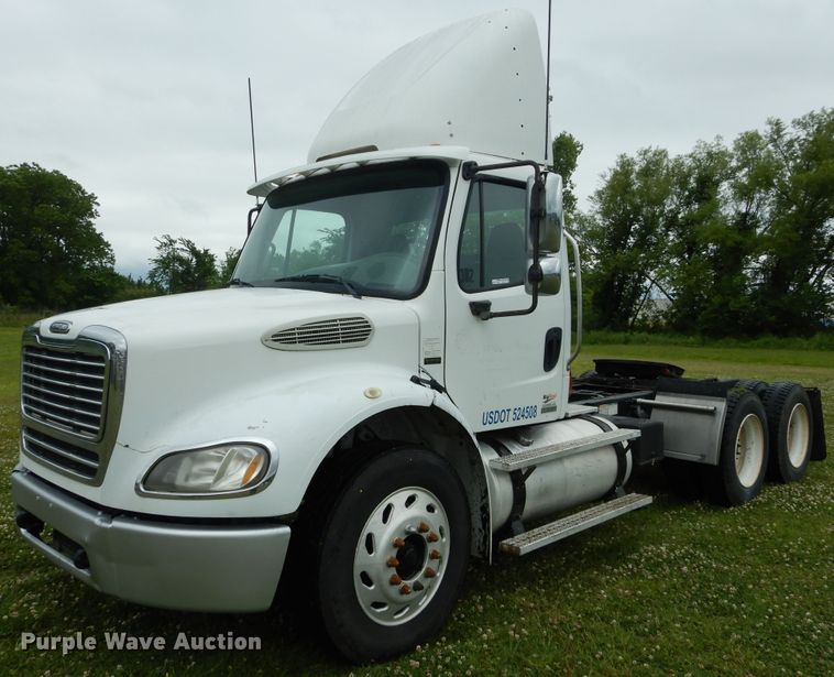 image for item HA9170 2007 Freightliner Business Class M2  semi truck